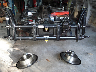 Gereviseerd chassis met verstelbare vooras en schijfremmen