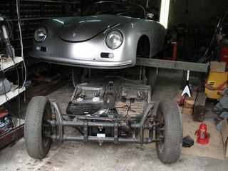 Vintage Speedster wordt op vervangend chassis geplaatst